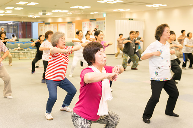 高齢者の体力向上を目的とした継続的なダンス運動